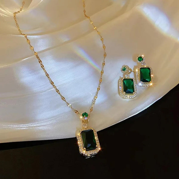 Elegant Emerald Green & Gold-Toned Necklace & Earrings Set