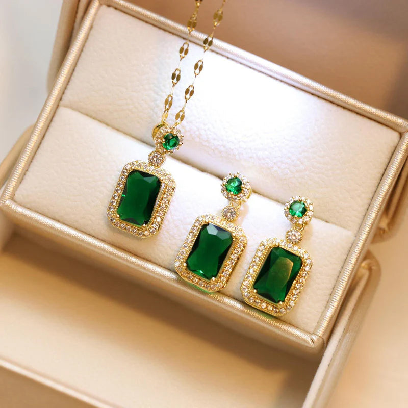 Elegant Emerald Green & Gold-Toned Necklace & Earrings Set