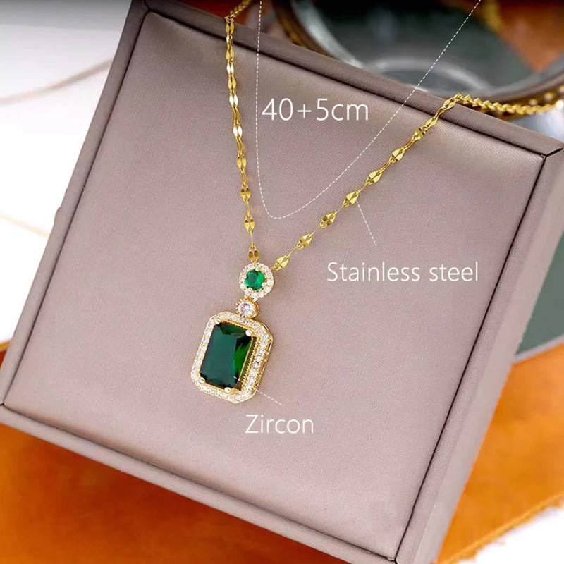 Elegant Emerald Green & Gold-Toned Necklace & Earrings Set