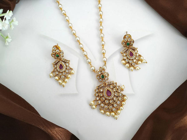 Traditional Gold-Toned Pearl & Kundan Pendant Necklace Set with Earrings